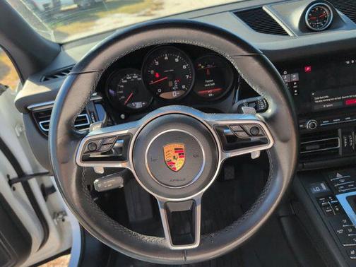 2020 Porsche Macan Base