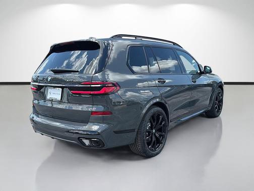 Dravit Grey Metallic 2027 BMW X7 xDrive40i