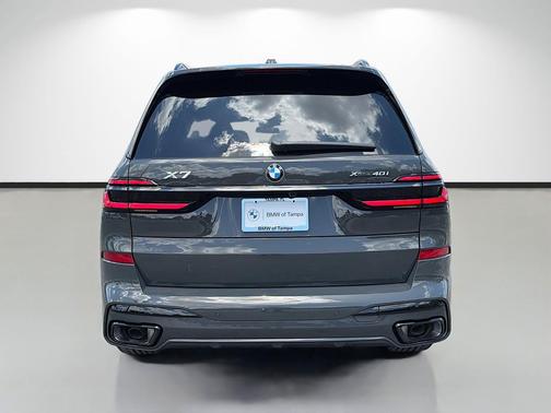 Dravit Grey Metallic 2027 BMW X7 xDrive40i