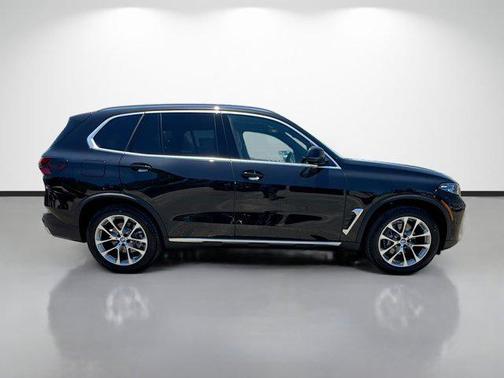 Black Sapphire Metallic 2026 BMW X5 sDrive40i