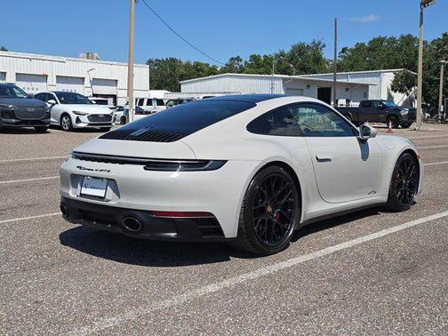 2022 Porsche 911 Carrera 4 GTS