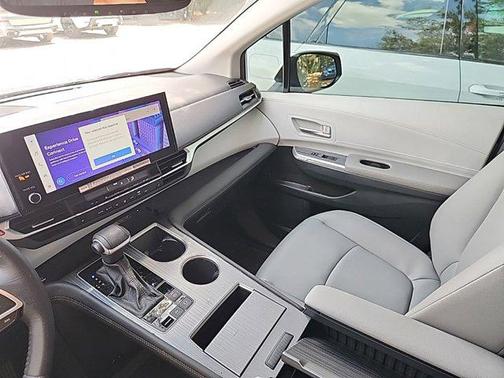 Celestial Silver Metallic 2025 Toyota Sienna XLE