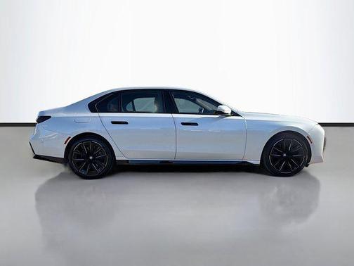 2023 BMW 740 i