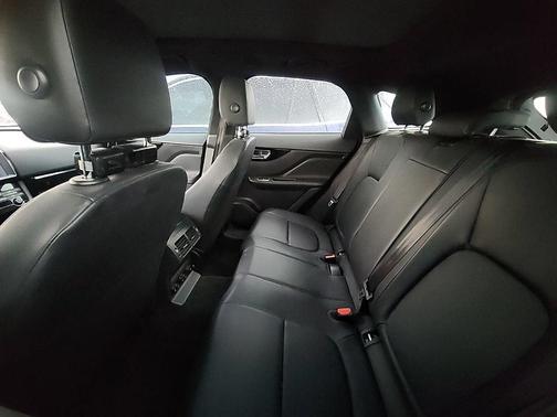 Yulong White Metallic 2019 Jaguar F-PACE 25t Premium