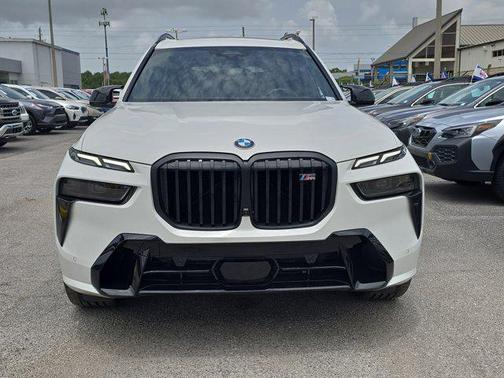2025 BMW X7 M60i