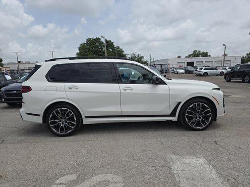2025 BMW X7 M60i