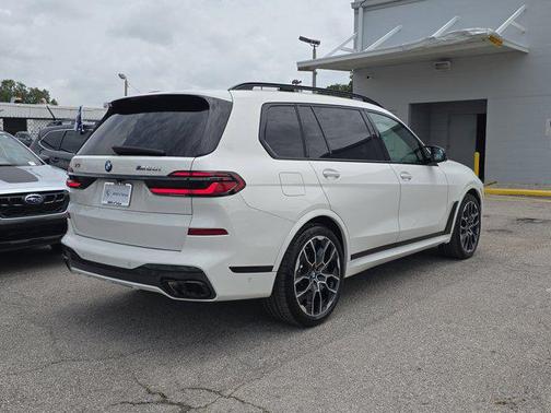2025 BMW X7 M60i