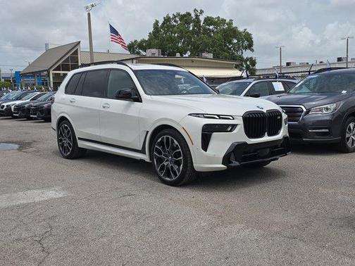 2025 BMW X7 M60i