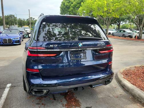 Tanzanite Blue II Metallic 2027 BMW X7 xDrive40i