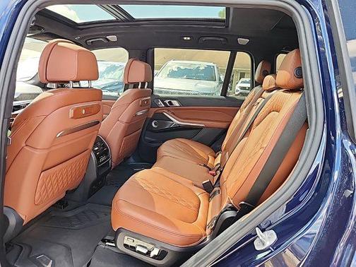2023 BMW X7 M60i