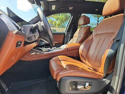 2023 BMW X7 M60i
