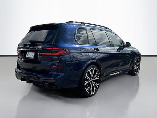 2023 BMW X7 M60i