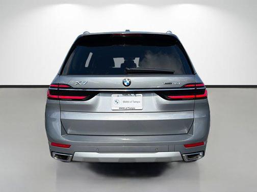 Skyscraper Grey Metallic 2026 BMW X7 xDrive40i