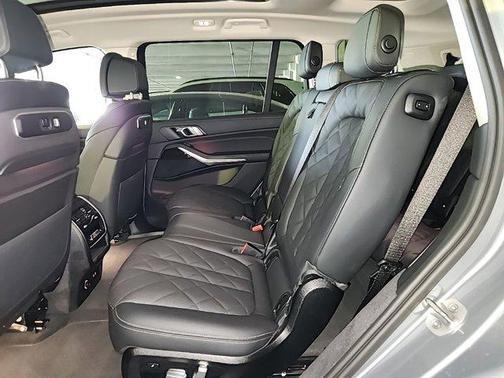 Skyscraper Grey Metallic 2026 BMW X7 xDrive40i