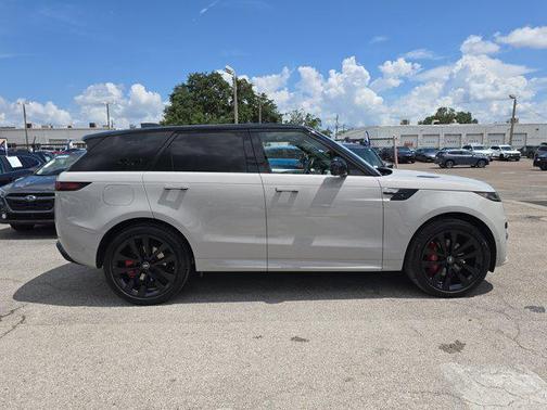 2024 Land Rover Range Rover Sport SE