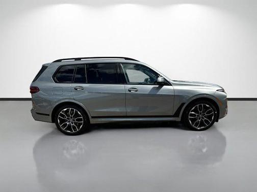 Skyscraper Grey Metallic 2026 BMW X7 xDrive40i