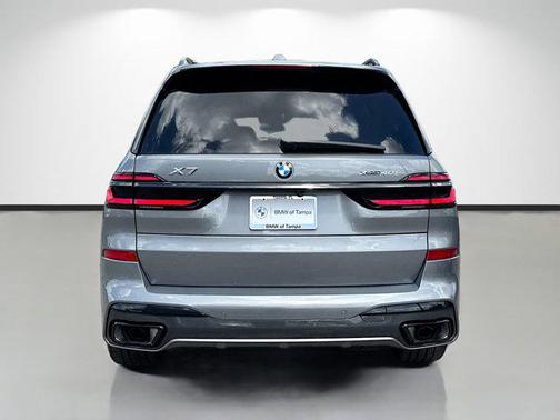 Skyscraper Grey Metallic 2026 BMW X7 xDrive40i