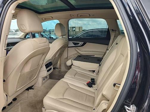 Orca Black Metallic 2019 Audi Q7 45 Premium