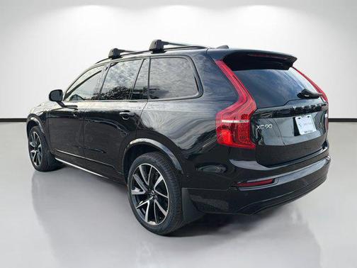 2023 Volvo XC90 Recharge Plug-In Hybrid T8 Plus Dark Theme 7-Seater