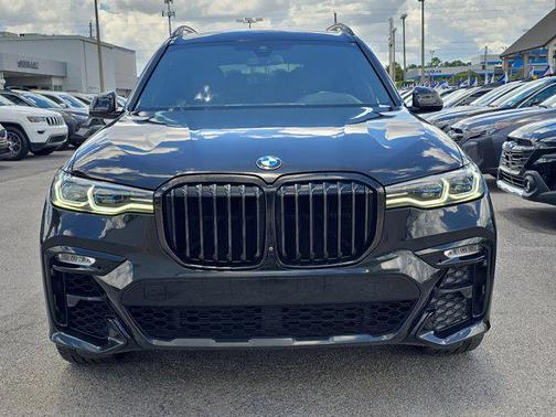 2022 BMW X7 M50i