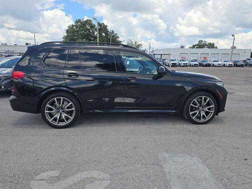 2022 BMW X7 M50i