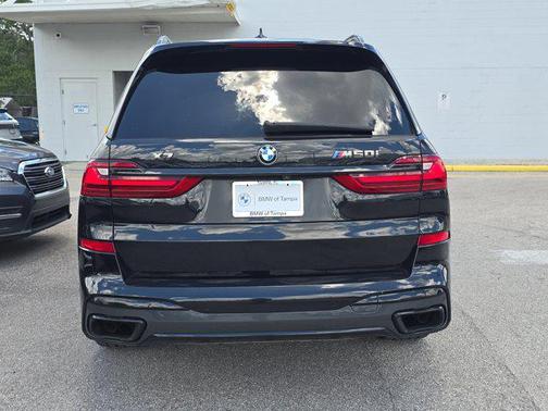 2022 BMW X7 M50i