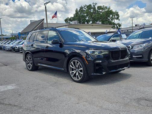 2022 BMW X7 M50i