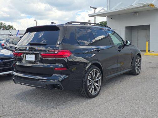 2022 BMW X7 M50i