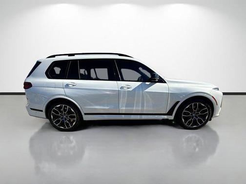 2024 BMW X7 M60i