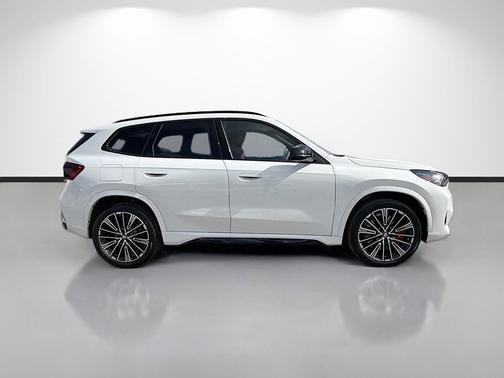 Alpine White 2026 BMW X1 xDrive28i