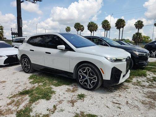 Mineral White Metallic 2023 BMW iX xDrive50
