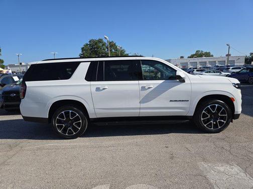 2023 Chevrolet Suburban RST