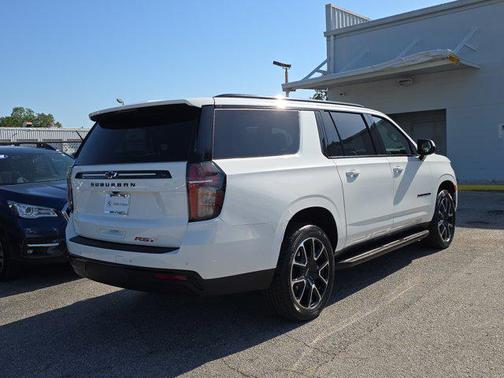 2023 Chevrolet Suburban RST