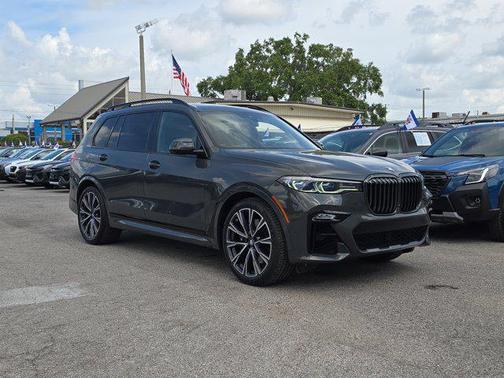 2022 BMW X7 M50i