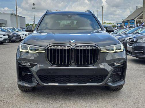 2022 BMW X7 M50i