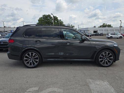 2022 BMW X7 M50i