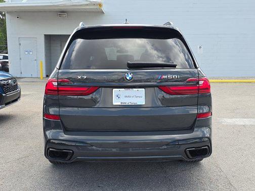 2022 BMW X7 M50i