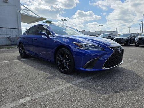 2022 Lexus ES 300h F SPORT