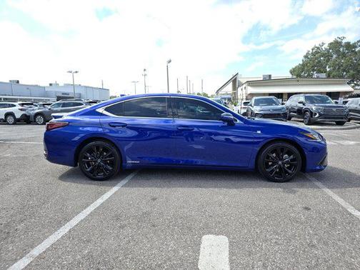 2022 Lexus ES 300h F SPORT