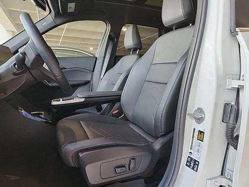 Alpine White 2025 BMW X1 xDrive28i