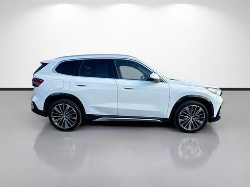 Alpine White 2025 BMW X1 xDrive28i