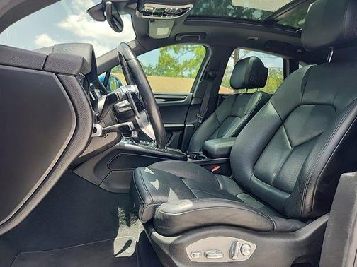2018 Porsche Macan Base