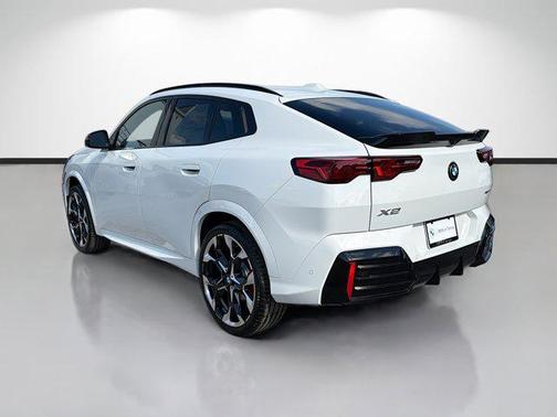Alpine White 2026 BMW X2 xDrive28i