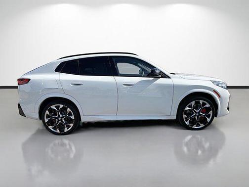 Alpine White 2026 BMW X2 xDrive28i