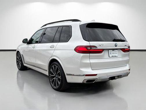 Mineral White Metallic 2021 BMW X7 xDrive40i