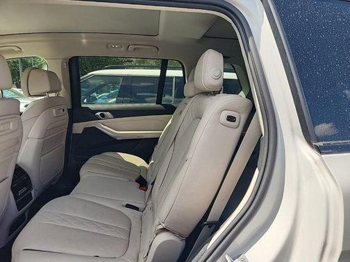 Mineral White Metallic 2021 BMW X7 xDrive40i