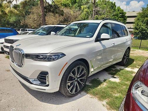 Mineral White Metallic 2021 BMW X7 xDrive40i