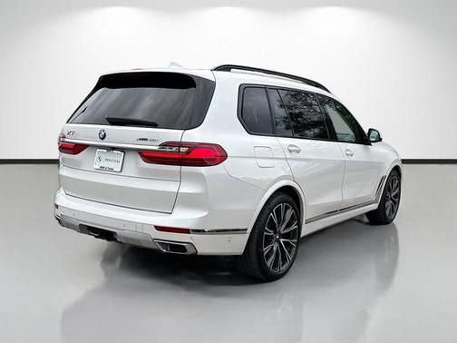 Mineral White Metallic 2021 BMW X7 xDrive40i