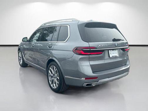 Skyscraper Grey Metallic 2025 BMW X7 xDrive40i