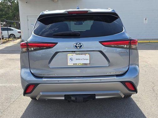 2023 Toyota Highlander Hybrid Platinum
